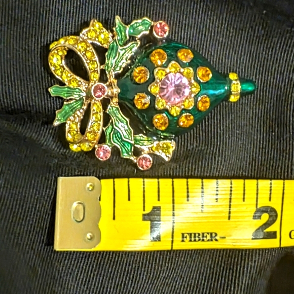 Vintage Macy's Holiday Lane Rhinestone Enamel Ornament Brooch Green Pink Gold - Picture 8 of 8